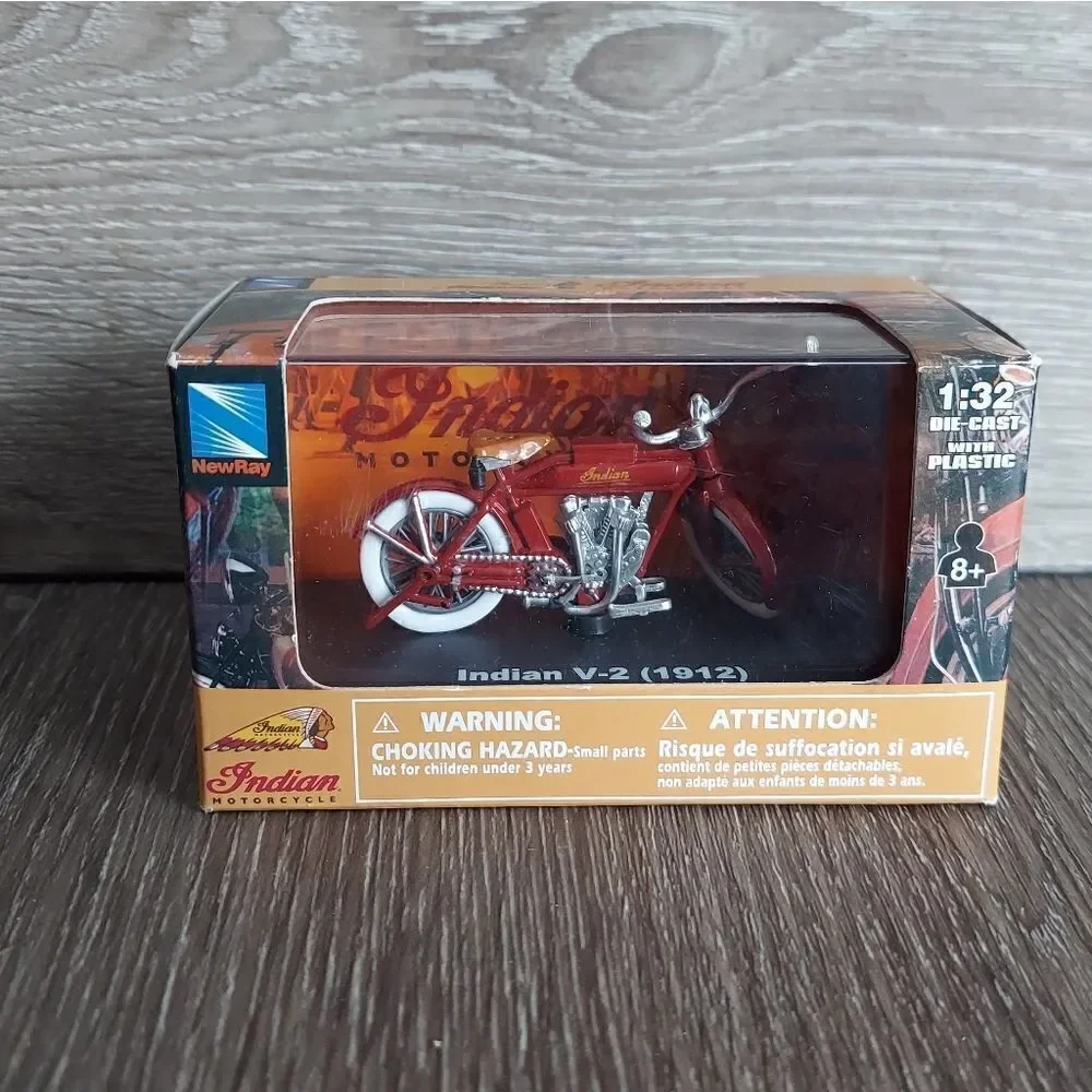 Indian V-2 1912 Indian Motorcycle 1:32 Scale  Collectible New in Box